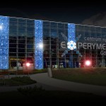 Oświetlony budynek z niebieskimi dekoracjami - komponenty elektryczne i oświetlenie Polamp
