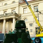 Budynek z kolumnami, choinki, żuraw - komponenty elektryczne i oświetlenie Polamp