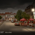 Wieczorna scena uliczna z oświetleniem i parasolami - komponenty elektryczne i oświetlenie Polamp