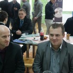 Ludzie w kawiarni - komponenty elektryczne i oświetlenie Polamp