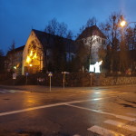 Budynek oświetlony na zewnątrz - komponenty elektryczne i oświetlenie Polamp