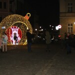 Oświetlona choinka bożonarodzeniowa. - komponenty elektryczne i oświetlenie Polamp