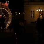 Iluminowana choinka o złotym połysku - komponenty elektryczne i oświetlenie Polamp